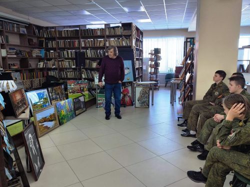 В Центральной библиотеке кадеты встретились с журналистом Вячеславом Карповым