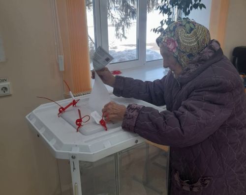 92-летняя труженица тыла проголосовала на выборах Президента РФ