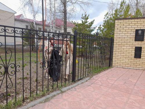 Болгарские юнармейцы проявили заботу о памятнике воинам-интернационалистам