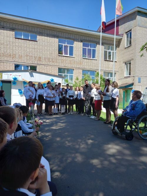 В день последнего звонка Спасским школьникам вручили знаки отличия ГТО