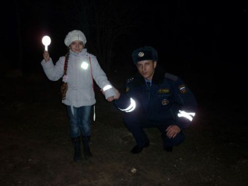 Госавтоинспекторы Спасского района напоминают о необходимости использовать фликеры