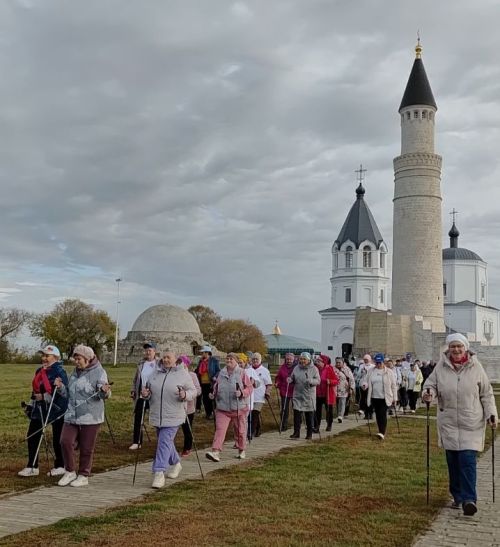 В Болгаре прошел фестиваль скандинавской ходьбы «Спасская прогулка»