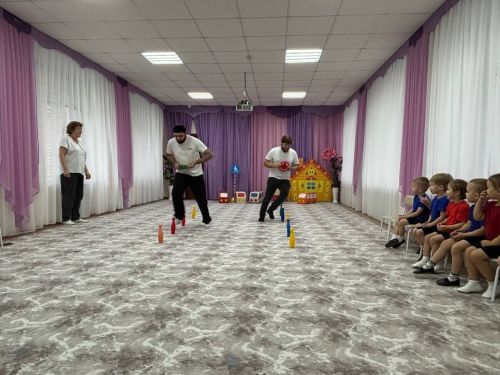 В детском саду «Солнышко» учили правила дорожного движения через игру