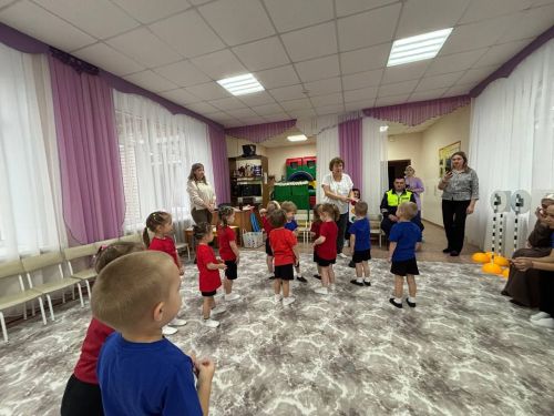 В детском саду «Солнышко» учили правила дорожного движения через игру