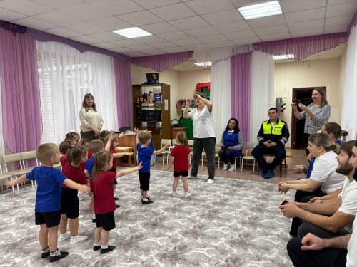 В детском саду «Солнышко» учили правила дорожного движения через игру