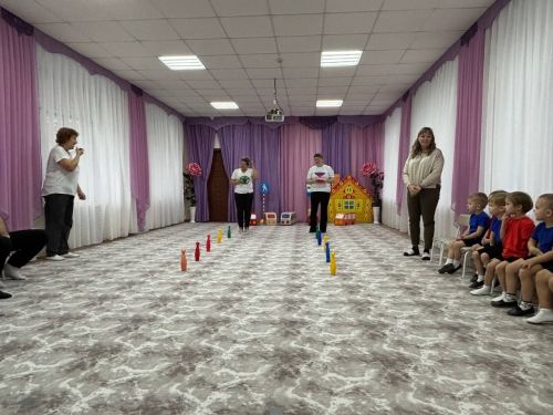 В детском саду «Солнышко» учили правила дорожного движения через игру
