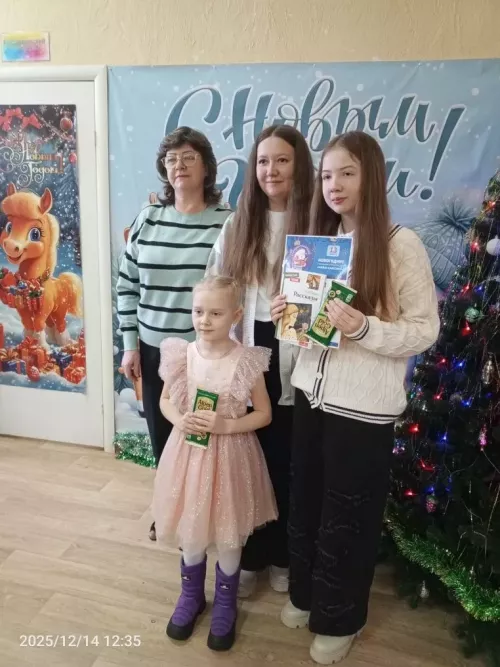 В детской библиотеке Болгара прошла акция «Новогодние семейные чтения вслух. Живая классика»