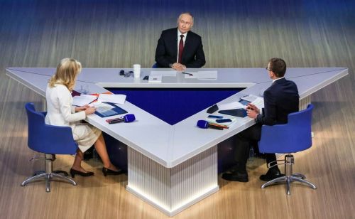 Владимир Путин рассказал о поддержке культур и языков народов России в рамках Года единства