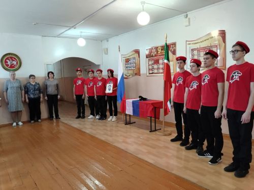 В Кузнечихинской школе почтили память неизвестных солдат и земляка, погибшего в ходе СВО