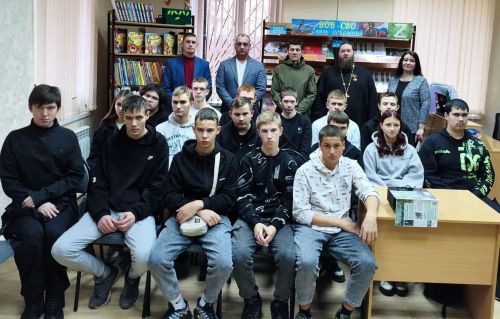 В детской библиотеке Болгара студенты встретились с ветеранами боевых действий