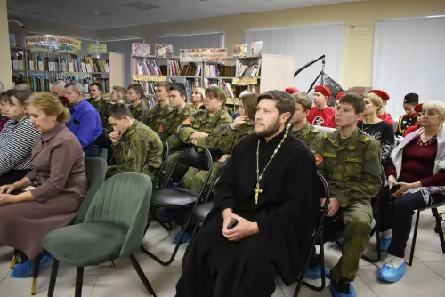 Встреча с учениками прошла в канун Дня героев в центральной библиотеке Болгара