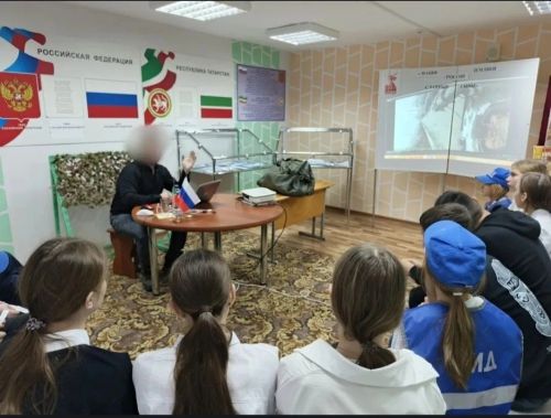 В Болгарской санаторной школе прошёл Урок мужества с участием военнослужащего СВО