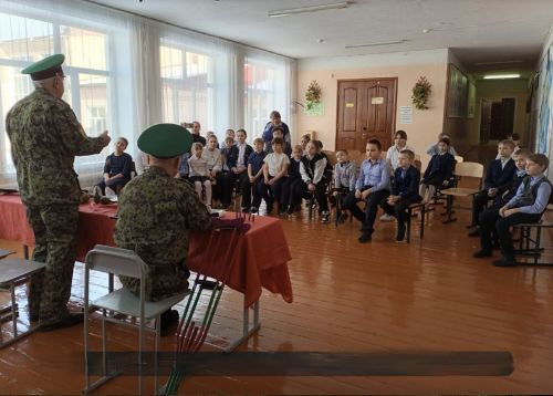 Члены содружества пограничников Болгара провели патриотические встречи с детьми