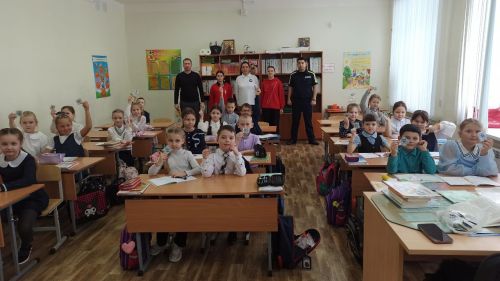 Госавтоинспекторы рассказали о правилах дорожного движения в школе №1 в Болгаре