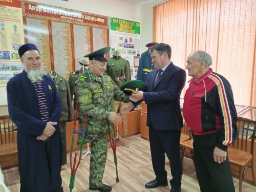 Рашид Зиатдинов провел патриотический час в школе села Иске Рязяп