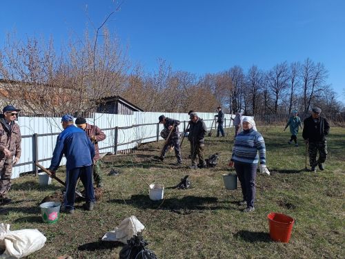 В Среднем Юрткуле появилась «Аллея Памяти» в честь 80-летия Победы