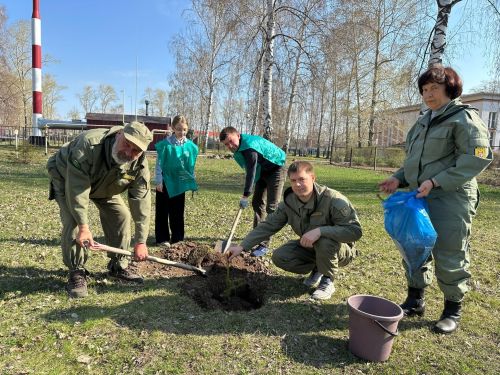 В Болгаре прошла экологическая акция «Подари Земле сад»