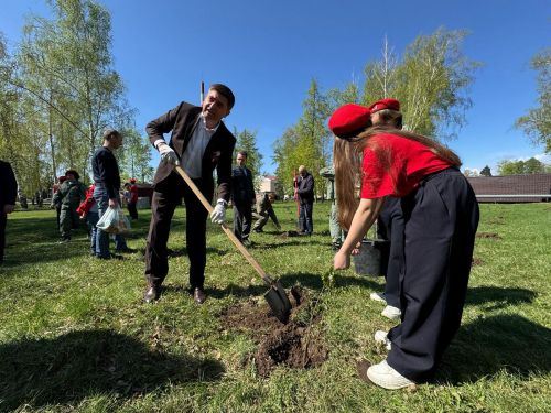 Роман Исланов принял участие в акции «Сад памяти» в Болгаре