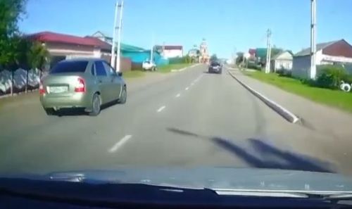 Устроившую опасный обгон Ладу в Болгаре сняли на видеорегистратор
