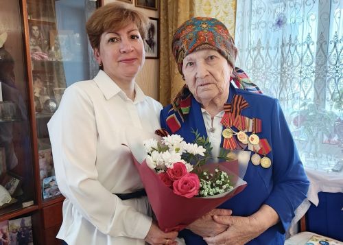 Алевтина Костина поздравила тружениц тыла из Болгара с 80-летием Победы