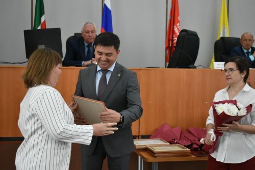 Спас районында иң яхшы социаль хезмәткәрләрне бүләкләделәр