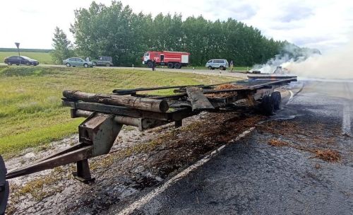 На трассе в Спасском районе загорелся трактор с сеном
