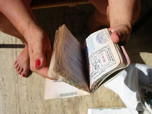 Иностранцам в России остался один день для легализации своего статуса