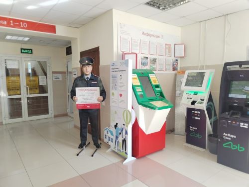 В Спасском районе появились ростовые фигуры полицейских для защиты от мошенников