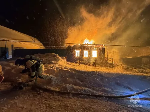 В частном доме под Кукмором на пожаре погиб мужчина