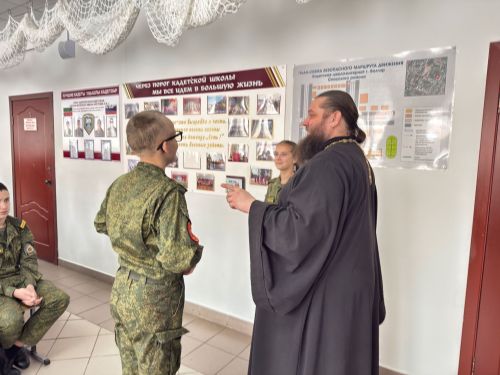 Священник поговорил с кадетами Болгара о вере в современном мире