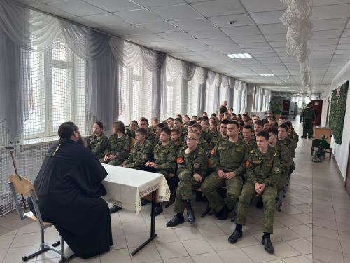 Священник поговорил с кадетами Болгара о вере в современном мире