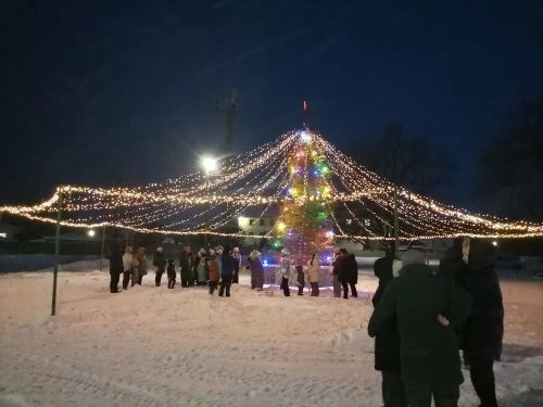 Во дворе на улице Гордеева в Болгаре провели праздничную ёлку