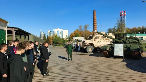 Старшеклассники Спасского района побывали в Казанском танковом училище
