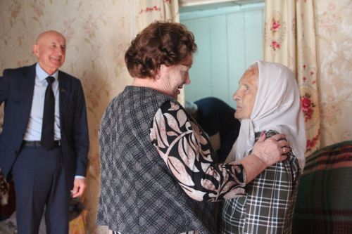 Труженицу тыла поздравили с 95-летием