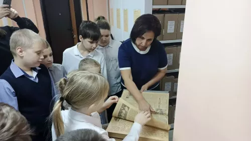 Школьники познакомились с архивным делом