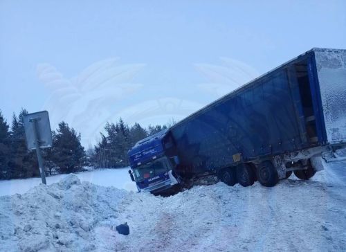 В Дрожжановском районе в лобовом столкновении легковушки с фурой погибла 19-летняя девушка