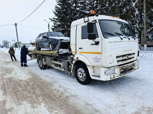 В Спасском районе эвакуировали очередной автомобиль с тёмной тонировкой