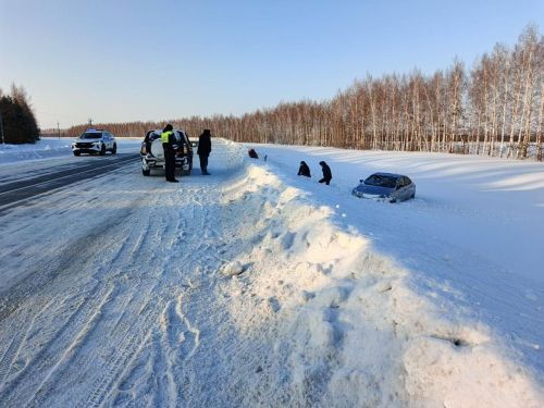 В Спасском районе автомобиль слетел в кювет