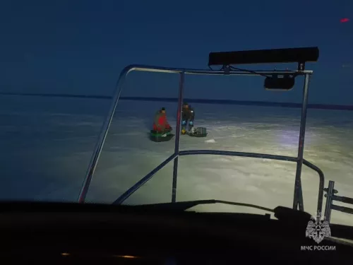 Четверых рыбаков сняли с отколовшейся льдины на Волге в районе Тетюш