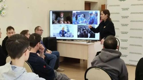 В челнинском центре «Доверие» участники программы «Ментальное здоровье» разбирали понятия доблести и славы