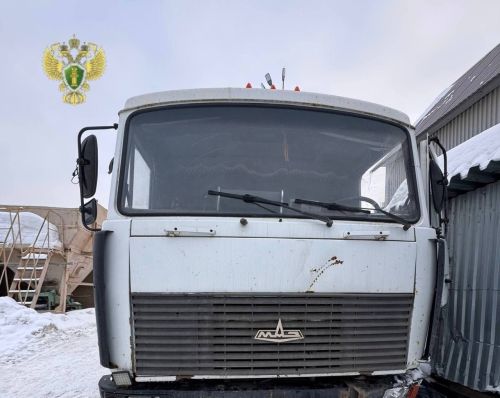 В Татарстане мужчина погиб под колесами грузовика при замене колеса
