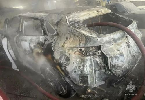 В Казани на парковке сгорел китайский кроссовер