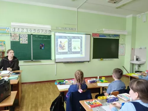 В Доме детского творчества Болгара прошёл мастер-класс «Звёздная Галактика: абстракция в космосе»