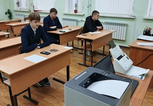 Во второй школе Болгара прошла тренировка по ЕГЭ по обществознанию и физике