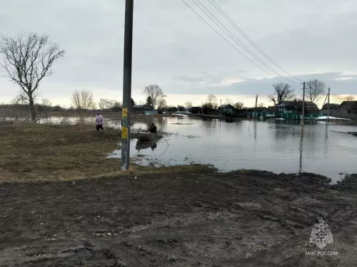 В Татарстане талые воды подтопили дороги и огороды