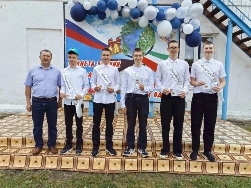 Выпускникам Спасского района  вручили знаки ГТО на последнем звонке