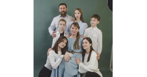 «Я увидела ребёнка, который старается выжить»: как многодетная семья из Спасского района обрела ещё одну дочь