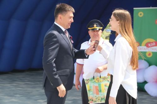 Россия көнендә Спас районының сигез укучысына паспорт тапшырдылар