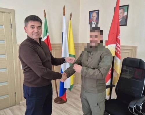 Глава Спасского района вручил ключи от автомобиля участнику СВО