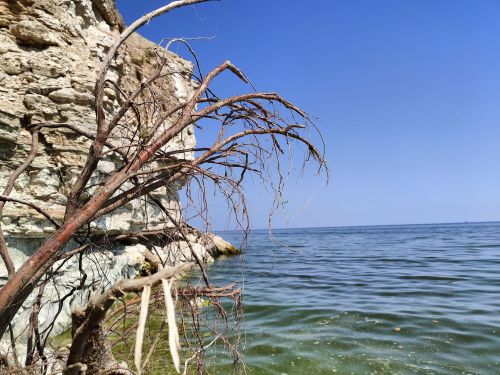 На Каме в Татарстане сели на мель две баржи с гравием